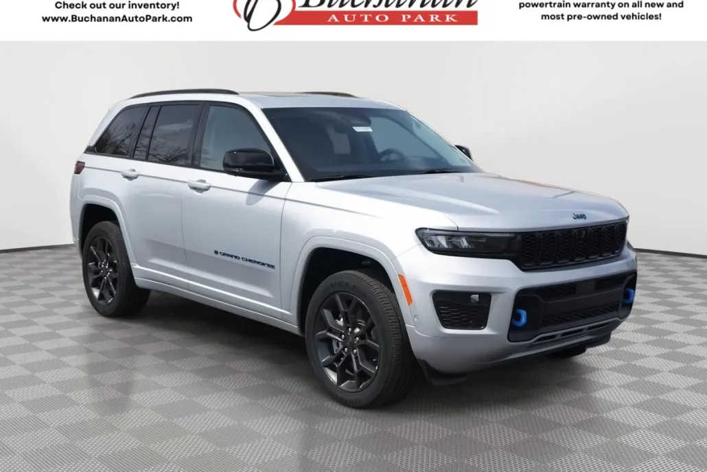 2023 Jeep Cherokee 80th Anniversary Edition photo 1