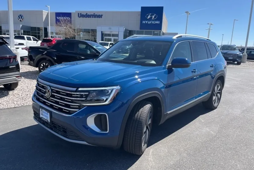 2025 Volkswagen Atlas SEL photo 1