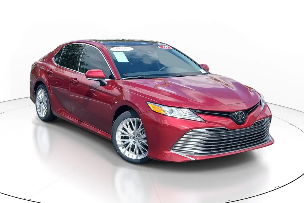 2020 Toyota Camry XLE photo 1