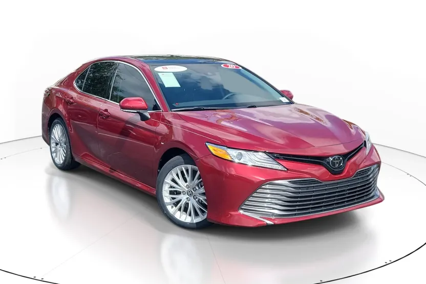 2020 Toyota Camry XLE photo 1