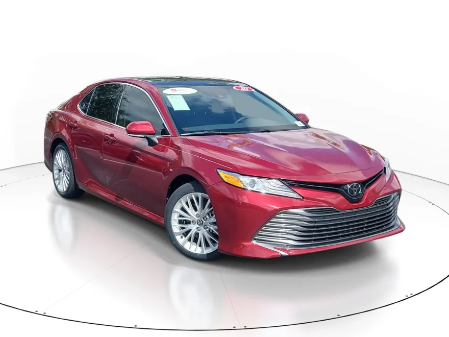 2020 Toyota Camry XLE photo 1