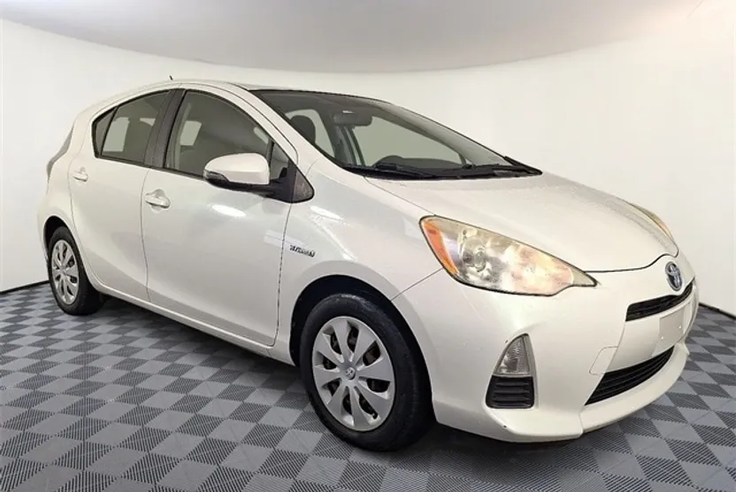 2013 Toyota Prius C Two photo 1