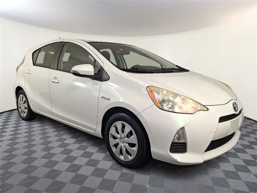 2013 Toyota Prius C Two photo 1