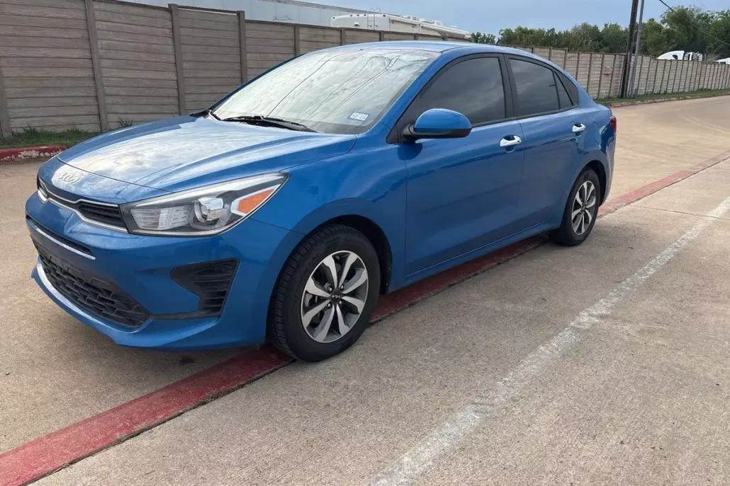 2023 Kia Rio S photo 1