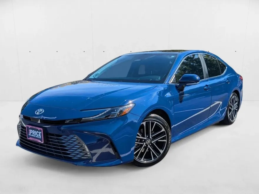 2025 Toyota Camry XLE photo 1