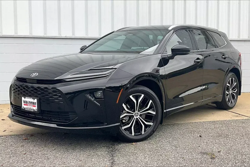 2025 Toyota Crown Signia XLE photo 1