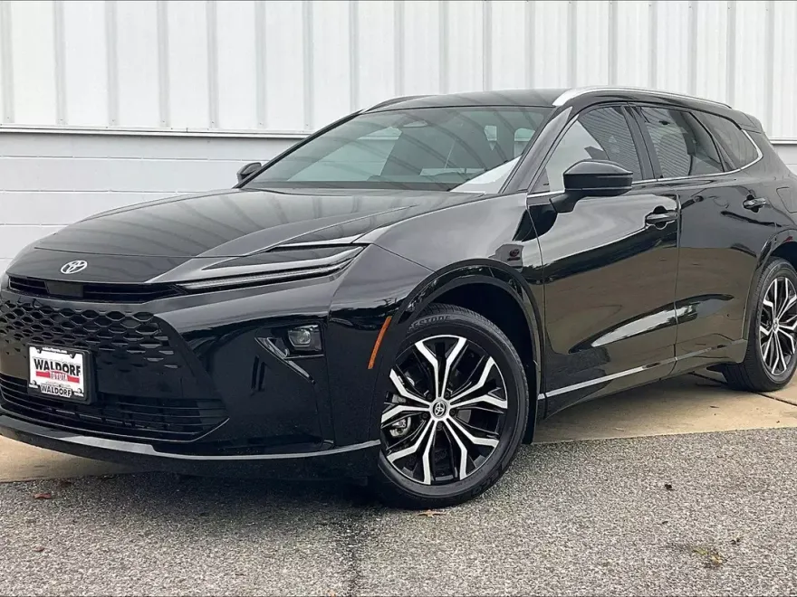 2025 Toyota Crown Signia XLE photo 1