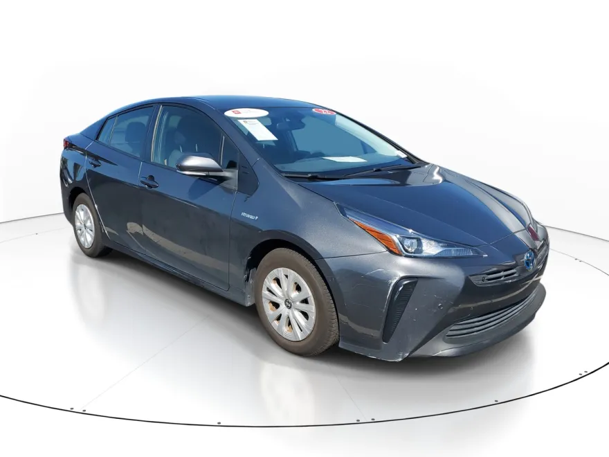 2022 Toyota Prius LE photo 1