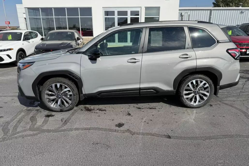 2025 Subaru Forester Touring photo 1