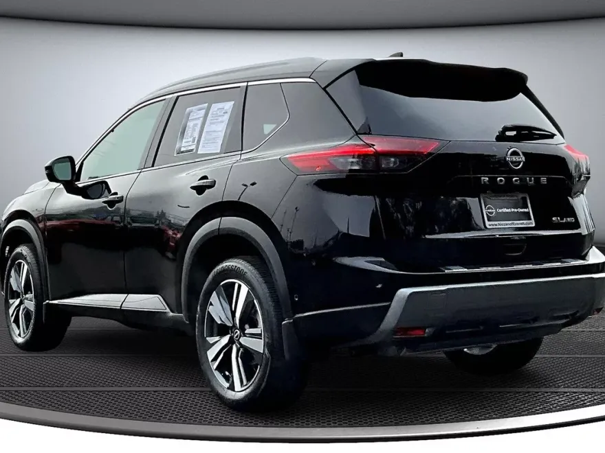 2024 Nissan Rogue SL photo 1