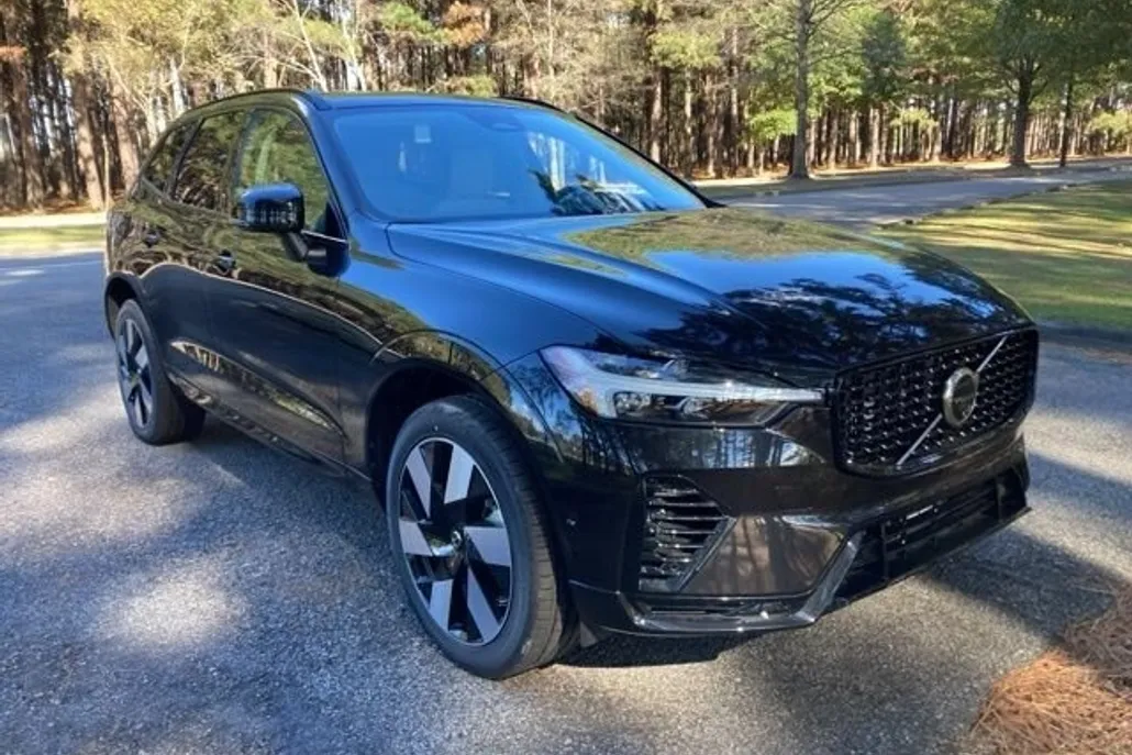 2025 Volvo XC60 Hybrid T8 Plus photo 1