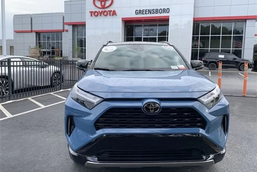 2025 Toyota RAV4 Hybrid XSE photo 1