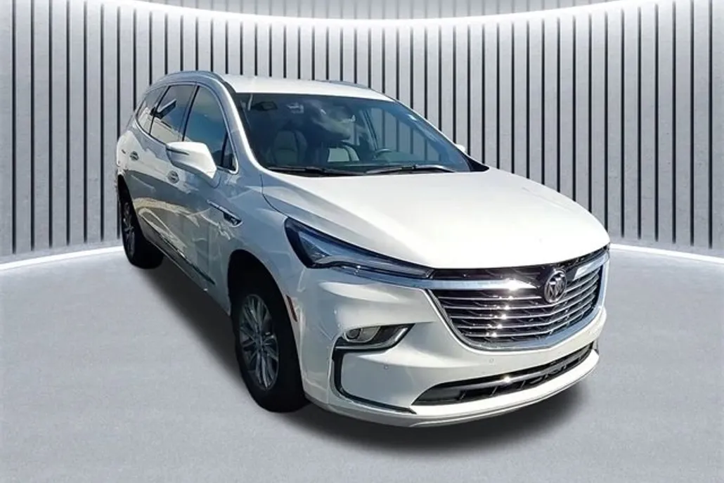 2024 Buick Enclave Essence photo 1