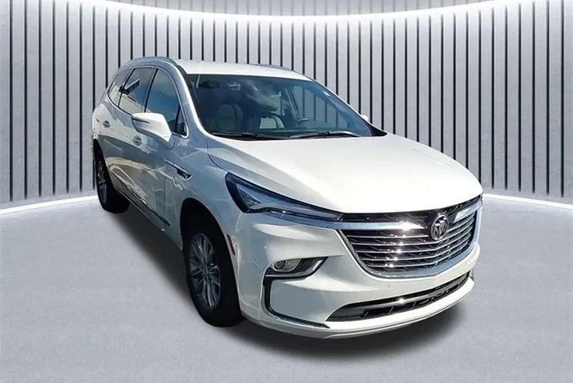 2024 Buick Enclave Essence photo 1