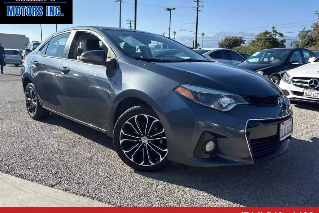 2015 Toyota Corolla S photo 1