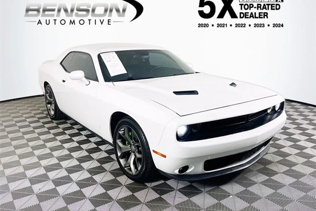 2015 Dodge Challenger SXT Plus photo 1