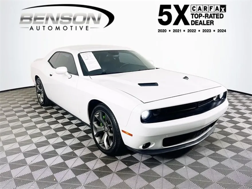 2015 Dodge Challenger SXT Plus photo 1