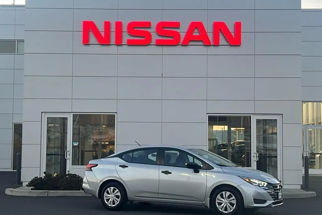 2025 Nissan Versa S photo 1