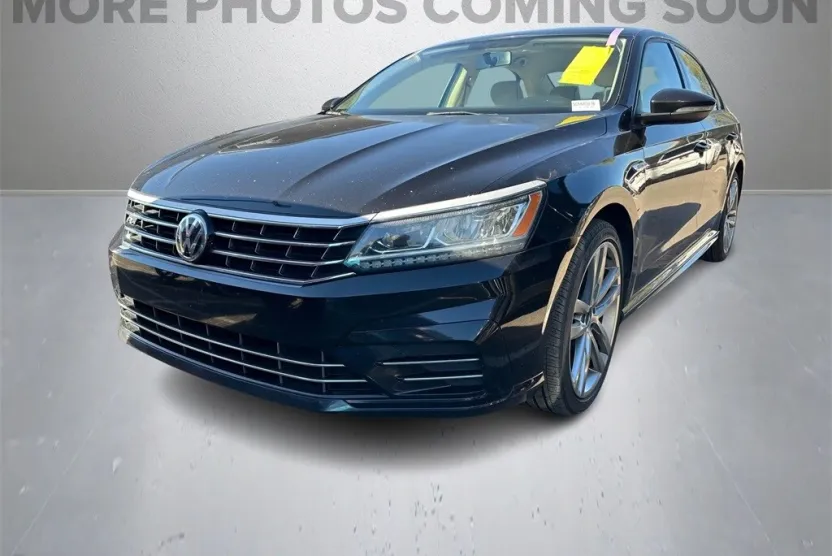 2018 Volkswagen Passat 2.0T R-Line photo 1