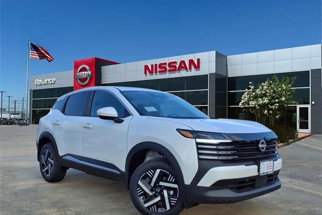 2025 Nissan Kicks SV photo 1