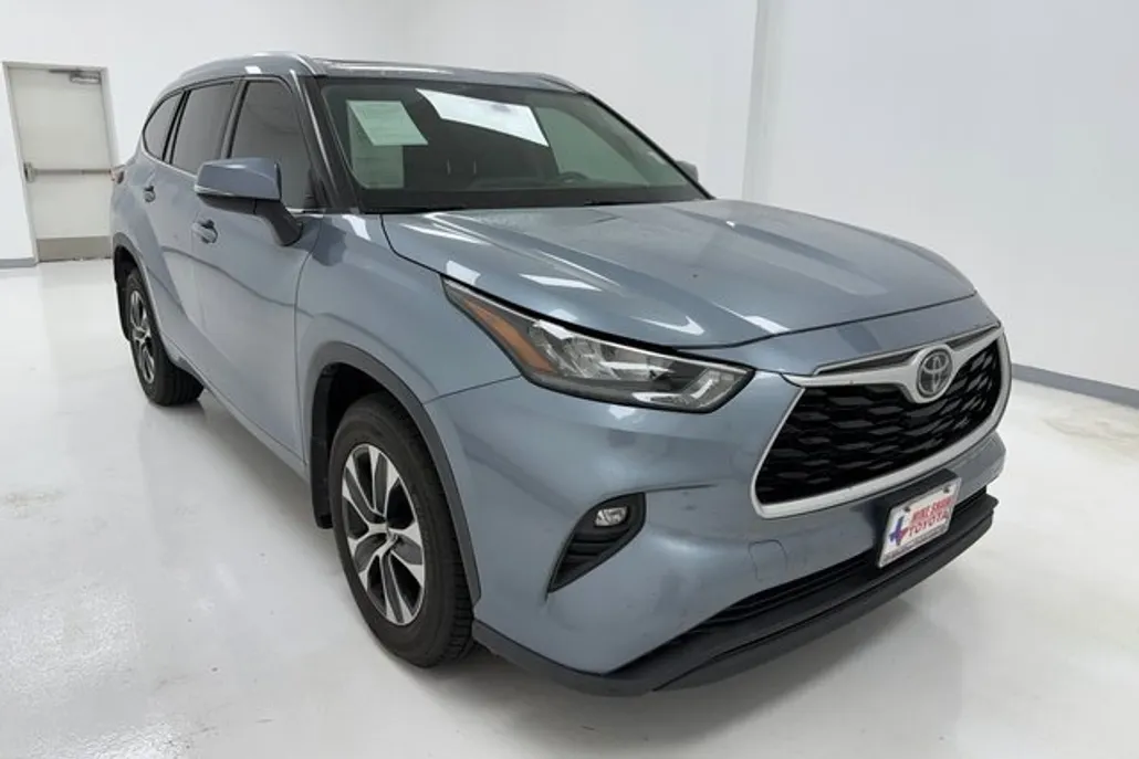2020 Toyota Highlander XLE photo 1