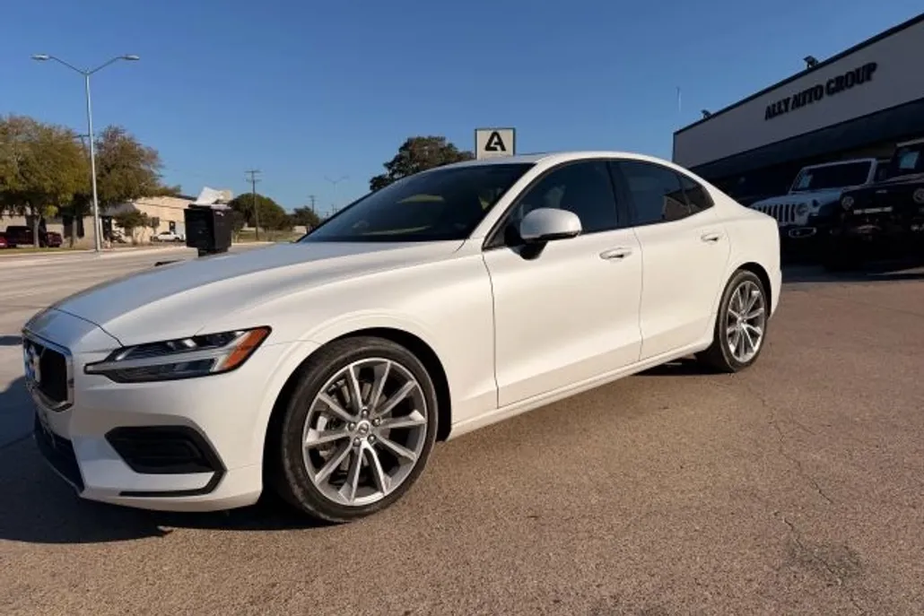 2020 Volvo S60 T5 Momentum photo 1
