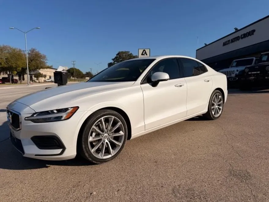 2020 Volvo S60 T5 Momentum photo 1