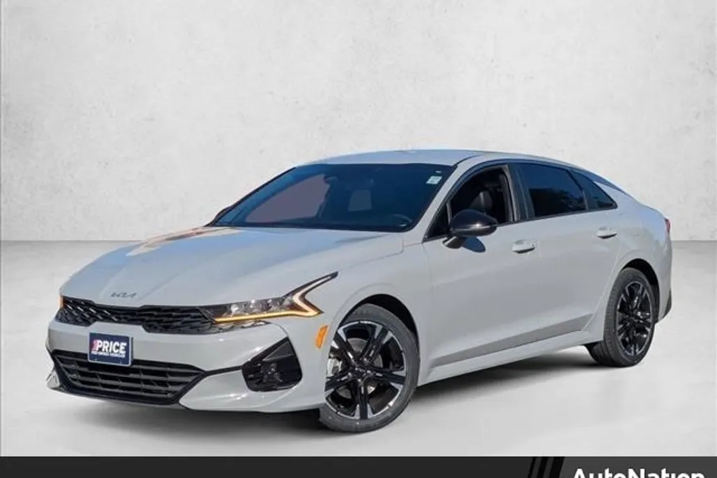 2022 Kia K5 GT-Line photo 1