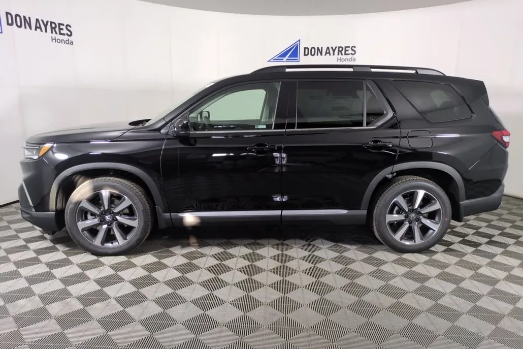 2025 Honda Pilot Touring photo 1