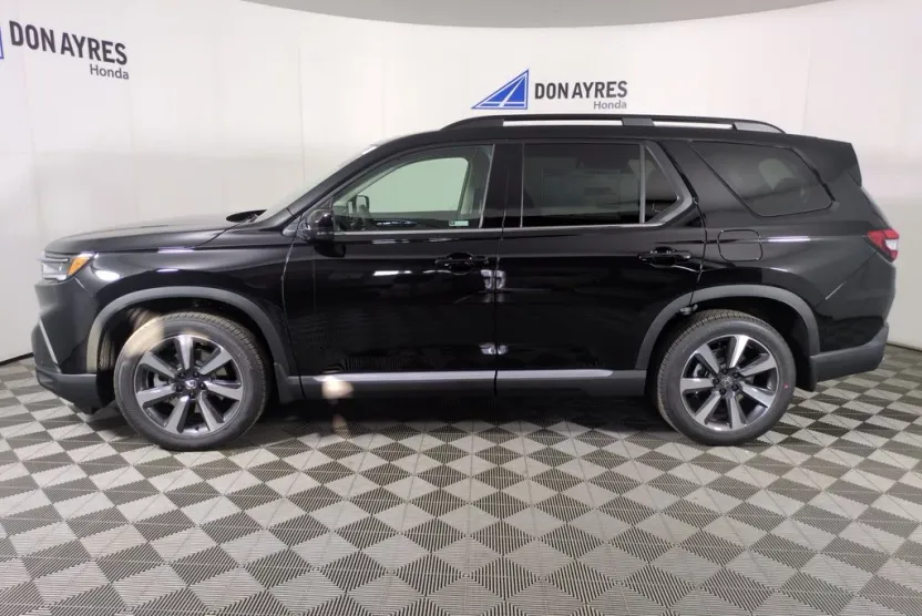 2025 Honda Pilot Touring photo 1