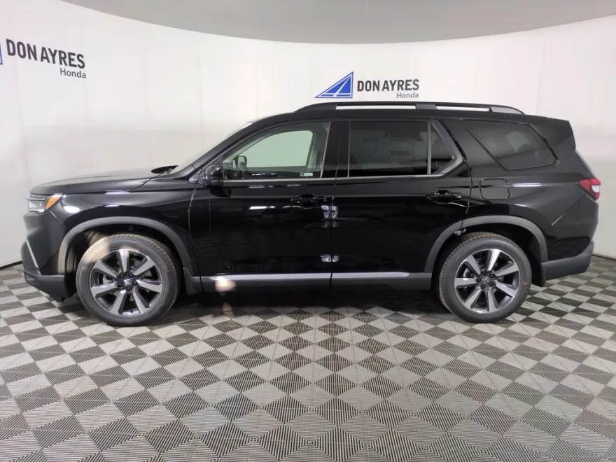 2025 Honda Pilot Touring photo 1