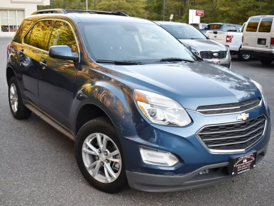 2016 Chevrolet Equinox LT photo 1