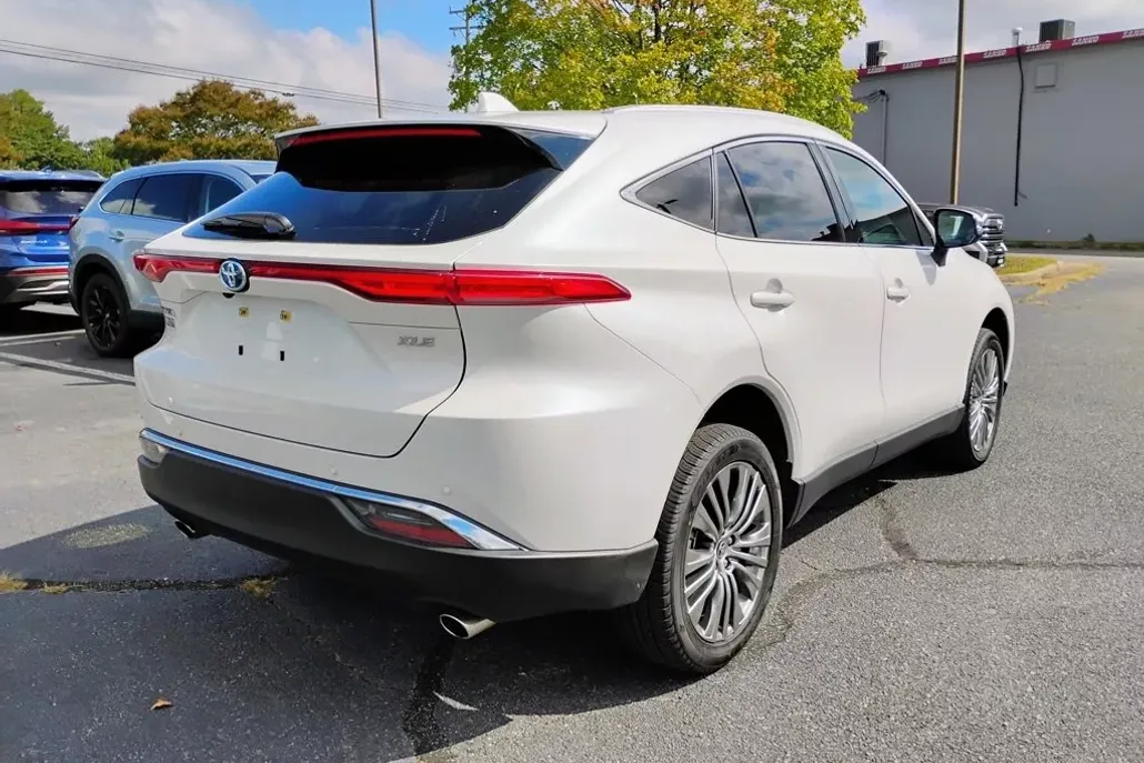 2024 Toyota Venza XLE photo 1