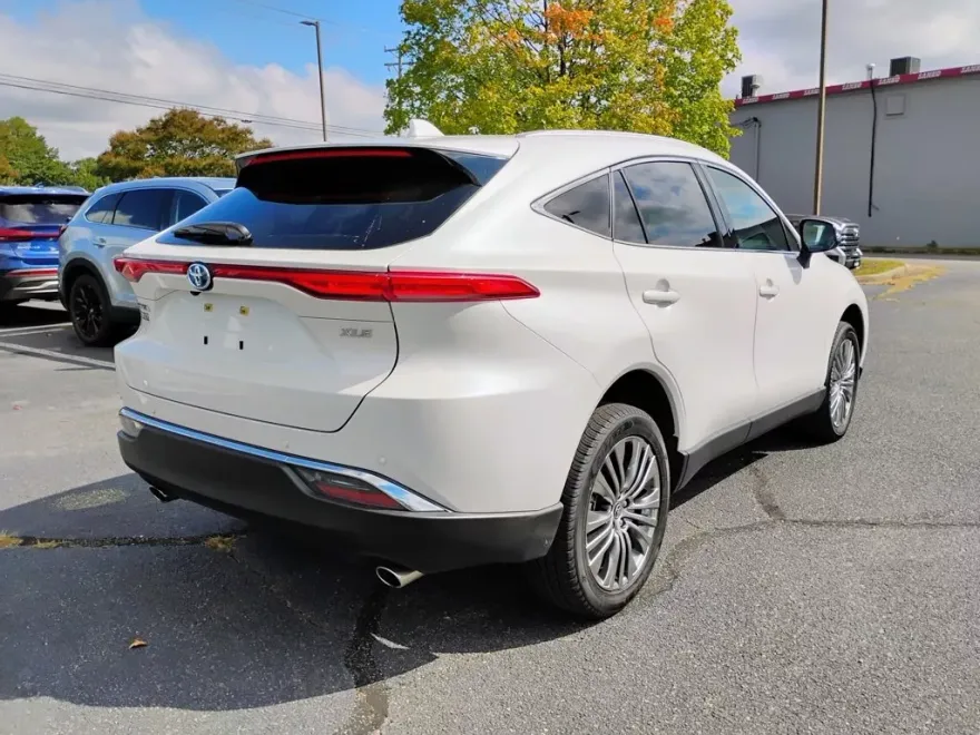 2024 Toyota Venza XLE photo 1