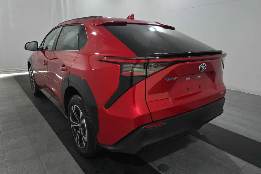 2023 Toyota bZ4X XLE photo 1