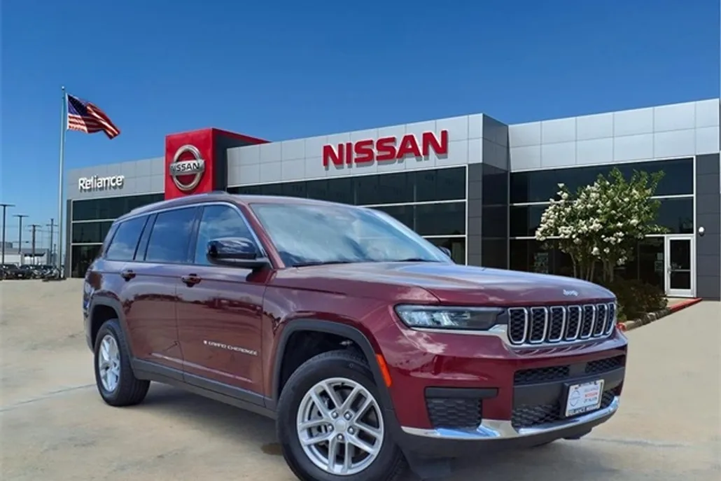 2023 Jeep Grand Cherokee Laredo photo 1