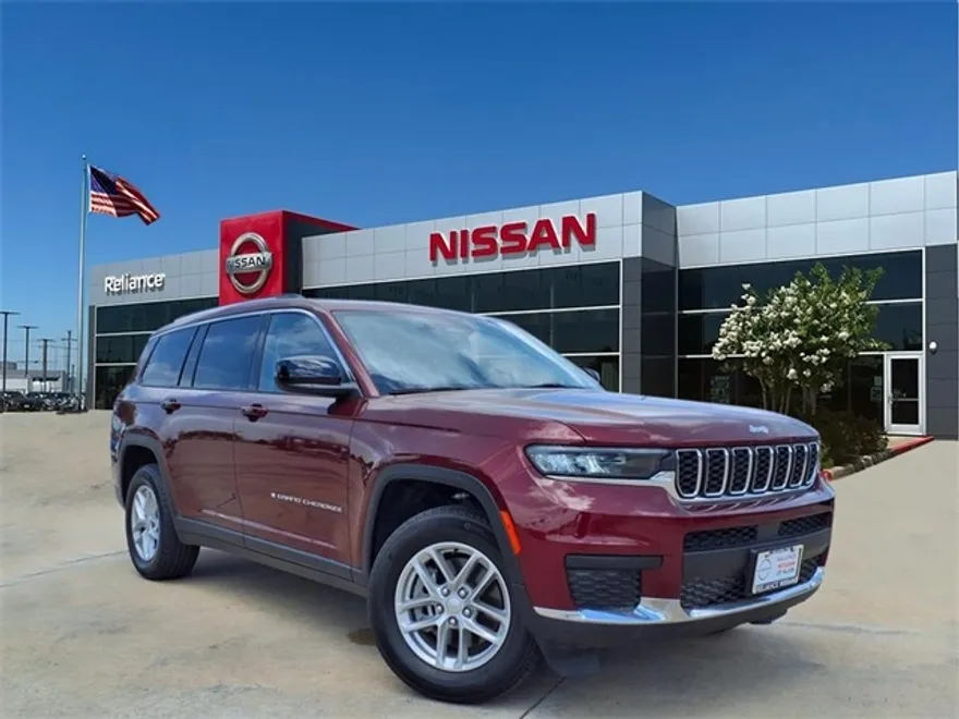 2023 Jeep Grand Cherokee Laredo photo 1