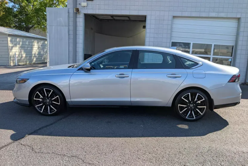 2025 Honda Accord Hybrid Touring photo 1