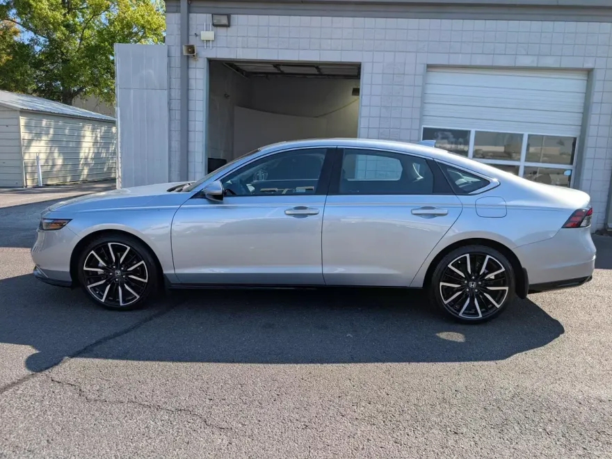 2025 Honda Accord Hybrid Touring photo 1