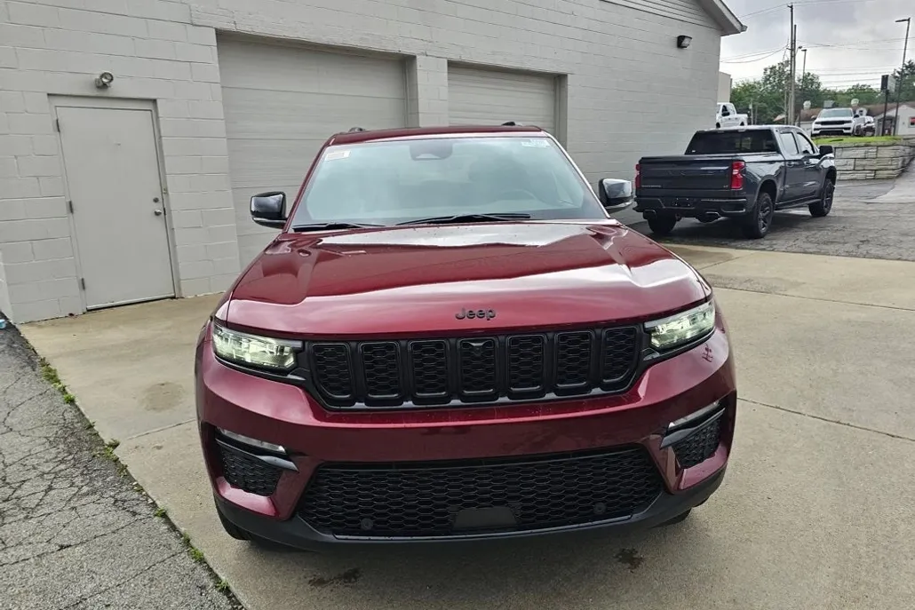 2025 Jeep Grand Cherokee Limited photo 1