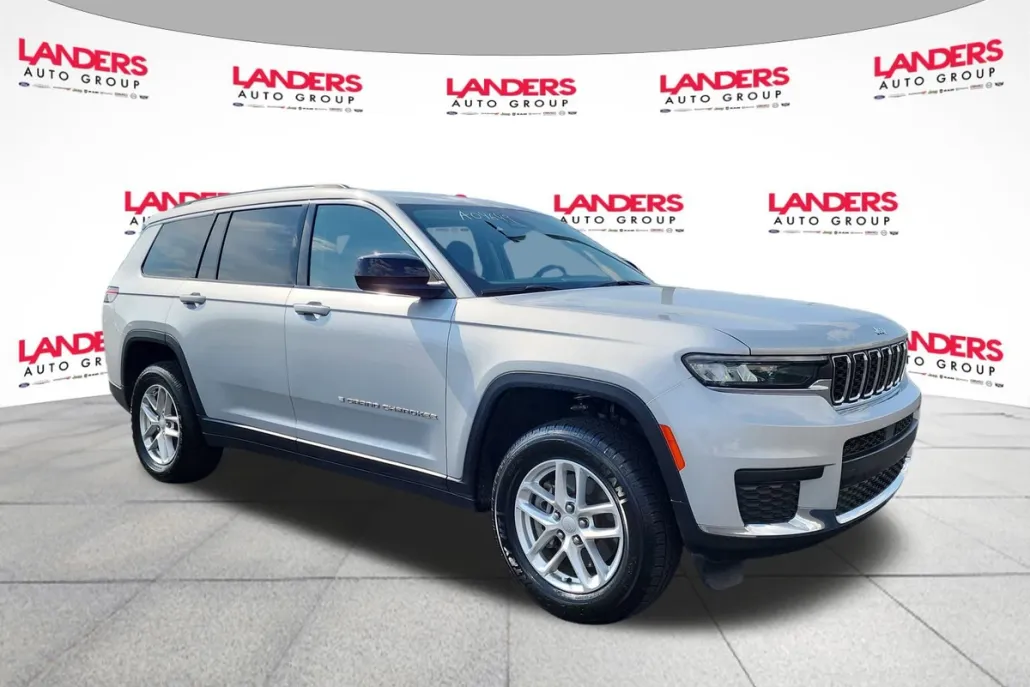 2023 Jeep Grand Cherokee Laredo photo 1