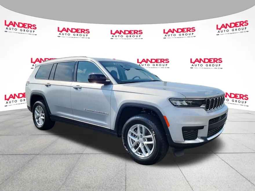2023 Jeep Grand Cherokee Laredo photo 1