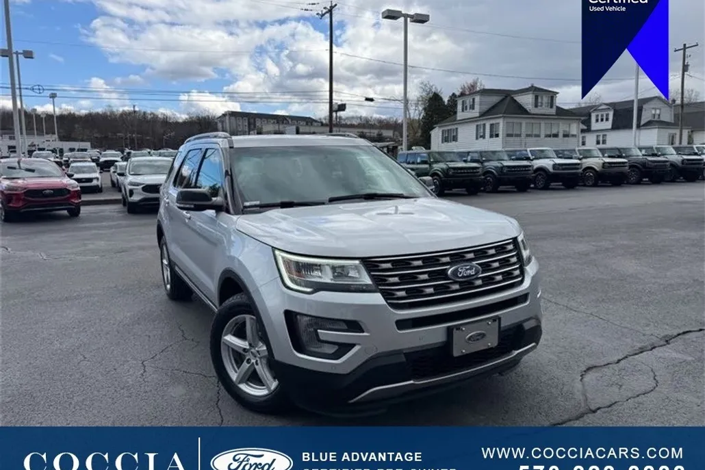 2016 Ford Explorer XLT photo 1