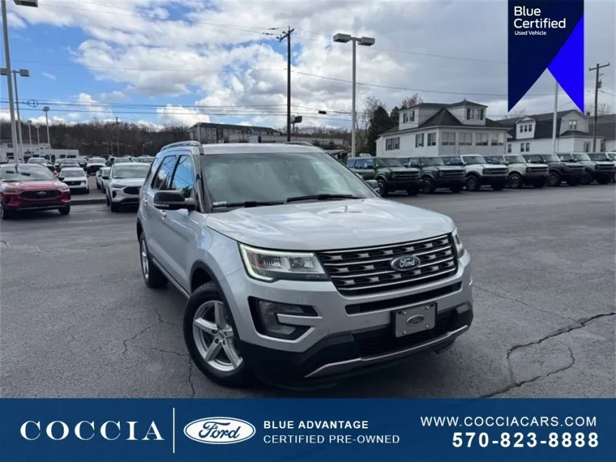 2016 Ford Explorer XLT photo 1