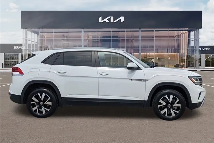 2022 Volkswagen Atlas Cross Sport SE photo 1