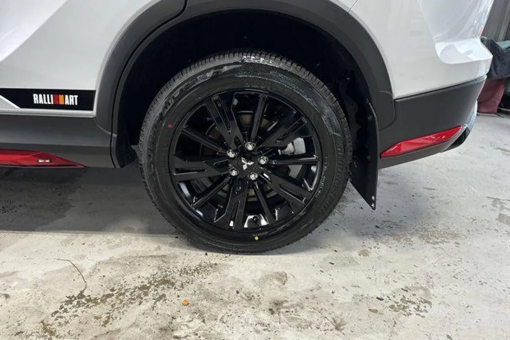 2024 Mitsubishi Eclipse Cross Ralliart photo 1