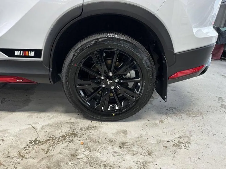 2024 Mitsubishi Eclipse Cross Ralliart photo 1