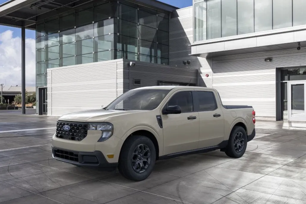 2025 Ford Maverick XLT photo 1