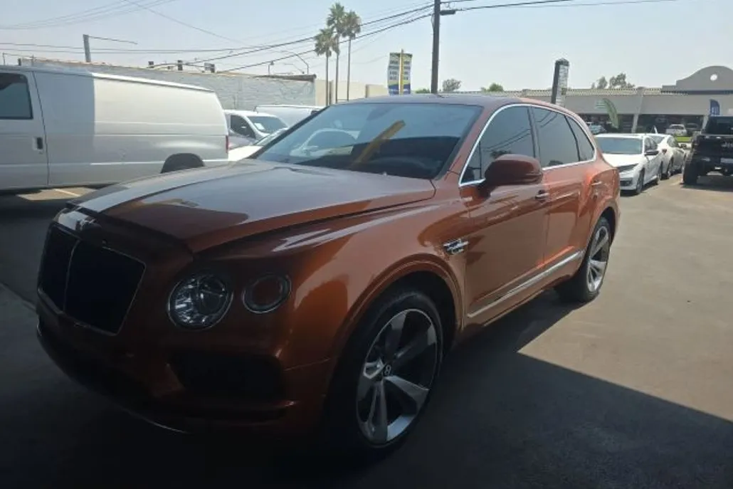 2019 Bentley Bentayga V8 photo 1