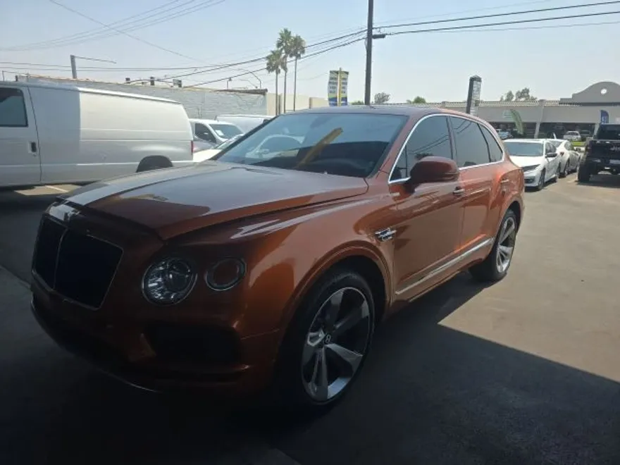 2019 Bentley Bentayga V8 photo 1